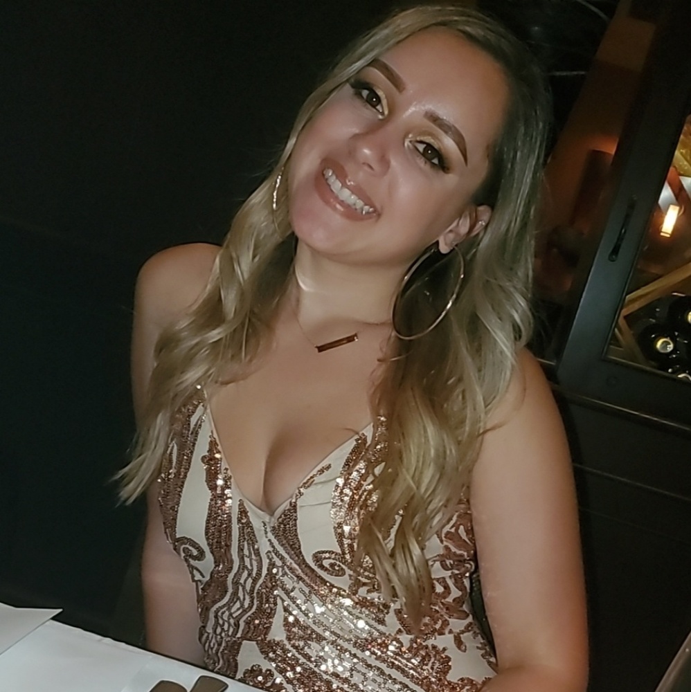 Meet your Posher, Dee